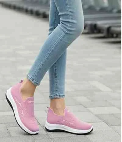 ladies skechers boot 1
