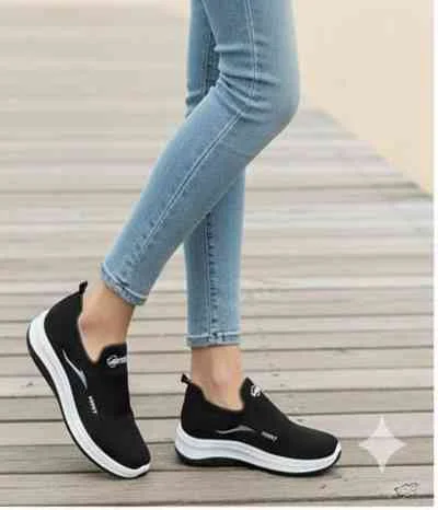 ladies skechers boot 2